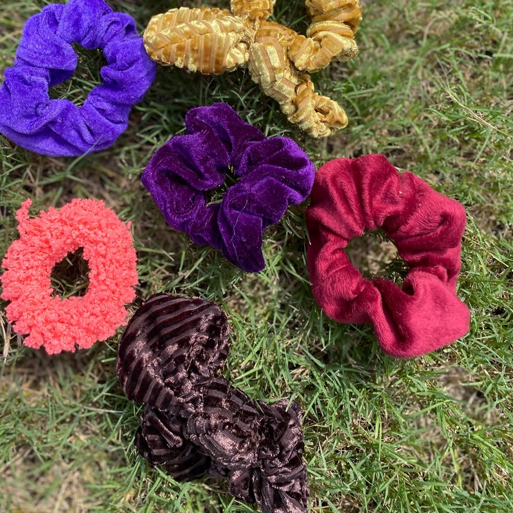 SCRUNCHIE PACK🩷💚🧡 - Picture 4 of 5